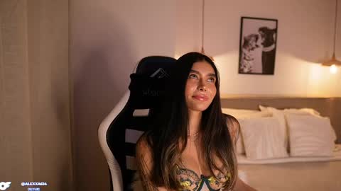 Snapshot of abril_w18 chatting on May 16, 10:41 pm My name is Alexa. Please say hello I like to chat with you. If you have requests please use tip online show from May 16, 10:41 pm