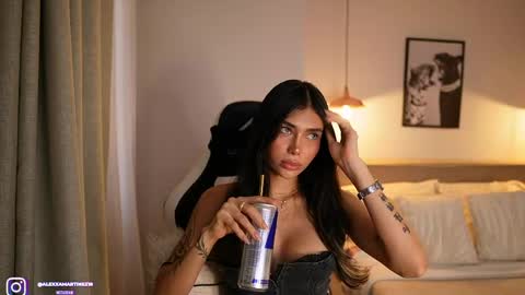 Snapshot of abril_w18 chatting on May 20, 9:43 pm My name is Alexa. Please say hello I like to chat with you. If you have requests please use tip online show from May 20, 9:43 pm