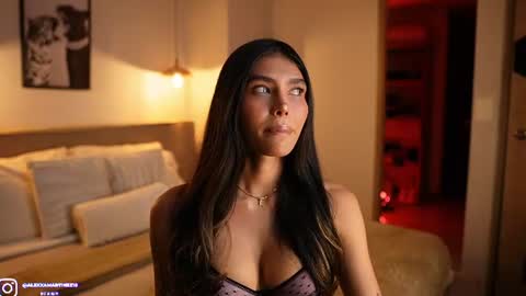Snapshot of abril_w18 chatting on June 14, 9:39 pm My name is Alexa. Please say hello I like to chat with you. If you have requests please use tip online show from June 14, 9:39 pm