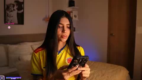 Snapshot of abril_w18 chatting on June 23, 10:52 pm My name is Alexa. Please say hello I like to chat with you. If you have requests please use tip online show from June 23, 10:52 pm