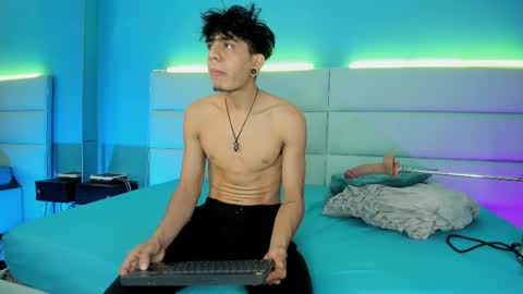 Snapshot of abrilandjulian chatting on February 25, 12:04 pm Abril and Julian online show from February 25, 12:04 pm