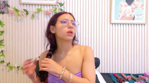 abrilmirren online show from March 23, 11:03 am