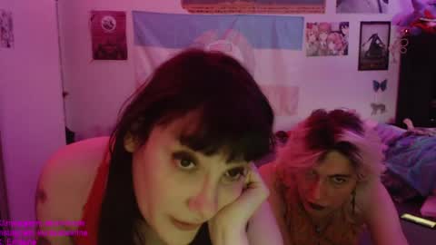 Snapshot of absintiliak chatting on May 21, 7:21 pm absintiliak online show from May 21, 7:21 pm