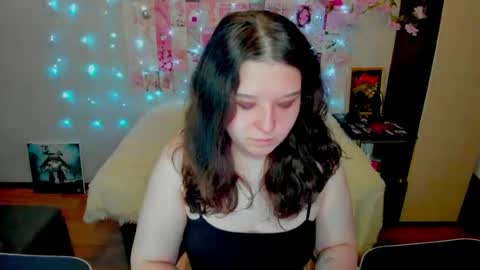 Snapshot of acid_kate chatting on June 18, 12:22 am Kate online show from June 18, 12:22 am