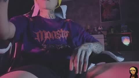 Snapshot of acidmilo chatting on June 10, 1:17 am Acid Milo online show from June 10, 1:17 am