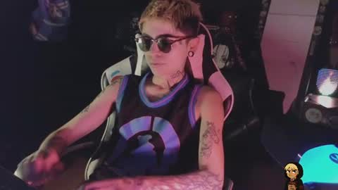 Snapshot of acidmilo chatting on June 15, 2:14 am Acid Milo online show from June 15, 2:14 am
