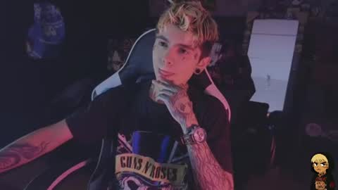 Snapshot of acidmilo chatting on June 30, 12:11 am Acid Milo online show from June 30, 12:11 am