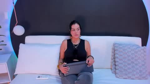 Snapshot of ada_monroe10 chatting on April 21, 2:23 pm online show from April 21, 2:23 pm