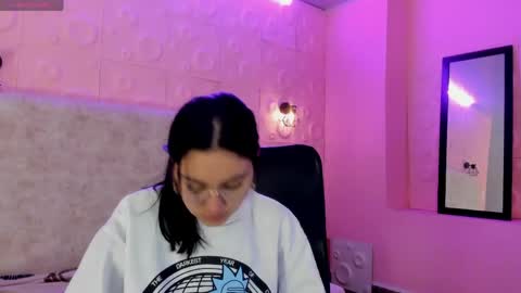 Snapshot of adaira31 chatting on May 1, 11:37 am Adaira online show from May 1, 11:37 am