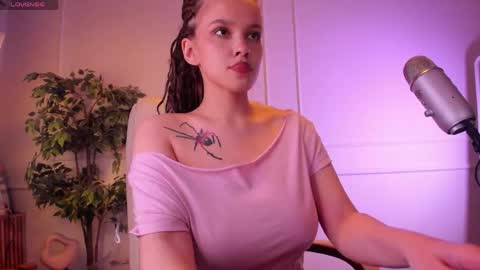Snapshot of adalyn_glow chatting on May 22, 11:05 am Adalyn online show from May 22, 11:05 am