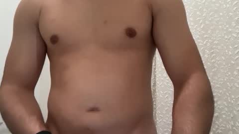 Snapshot of adam324_ chatting on December 22, 3:53 pm adam324_ online show from December 22, 3:53 pm