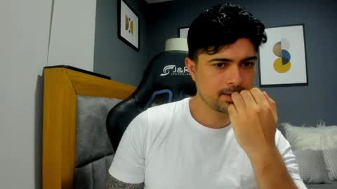Snapshot of adam_clarke chatting on April 27, 1:03 am adam clarke online show from April 27, 1:03 am