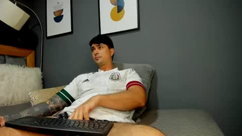 Snapshot of adam_clarke chatting on July 23, 1:58 am adam clarke online show from July 23, 1:58 am