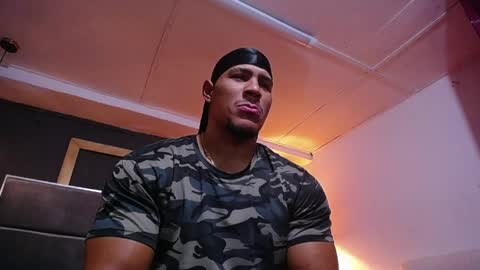 Snapshot of adam_fit19cm chatting on April 22, 1:56 pm adam_fit19cm online show from April 22, 1:56 pm