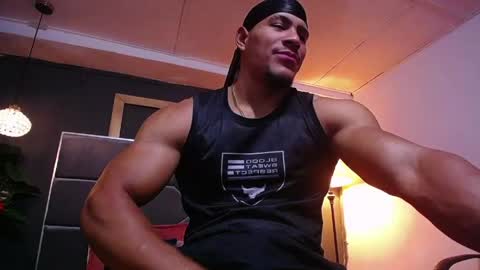 Snapshot of adam_fit19cm chatting on April 24, 2:08 pm adam_fit19cm online show from April 24, 2:08 pm