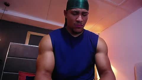 Snapshot of adam_fit19cm chatting on April 29, 1:59 pm adam_fit19cm online show from April 29, 1:59 pm