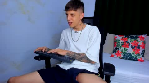 Snapshot of adam_hard_ chatting on January 17, 8:11 pm Adam online show from January 17, 8:11 pm