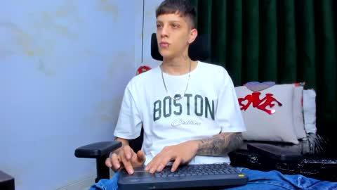 Snapshot of adam_hard_ chatting on February 14, 8:59 pm Adam online show from February 14, 8:59 pm