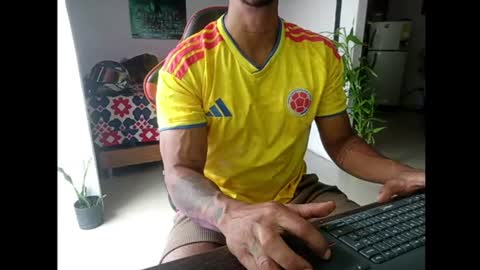 Snapshot of adam_valencia chatting on June 24, 3:11 pm Adam Valencia online show from June 24, 3:11 pm