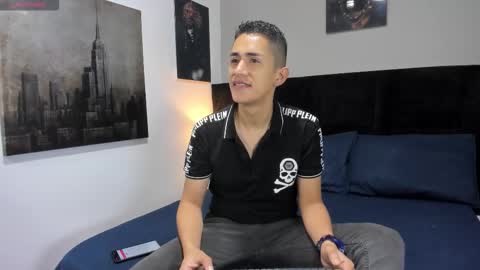 adam_walker_1 online show from March 27, 2:06 pm