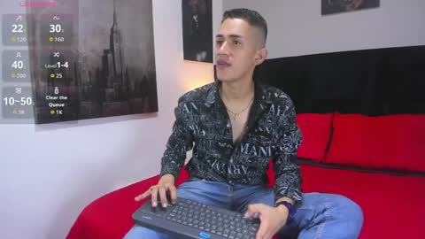 adam_walker_1 online show from April 12, 4:34 pm