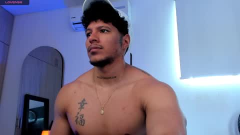 adambrocs1 online show from April 15, 2:46 pm