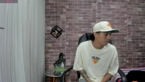 Snapshot of adamcoox chatting on December 12, 5:31 am Adam online show from December 12, 5:31 am