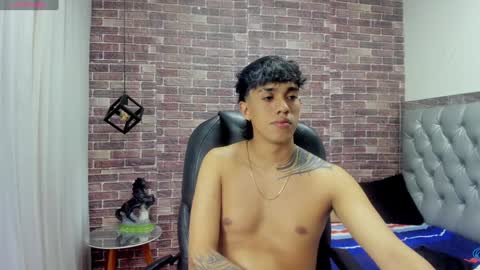 Snapshot of adamcoox chatting on December 27, 2:25 am Adam online show from December 27, 2:25 am