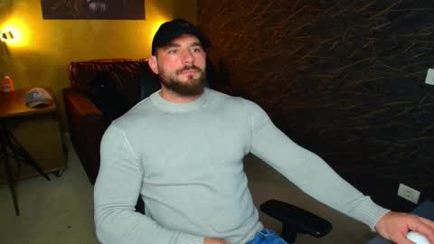 Snapshot of adamjameson chatting on May 1, 5:01 am AdamJameson online show from May 1, 5:01 am