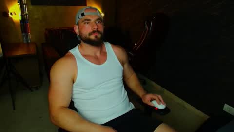 Snapshot of adamjameson chatting on May 5, 6:32 am AdamJameson online show from May 5, 6:32 am