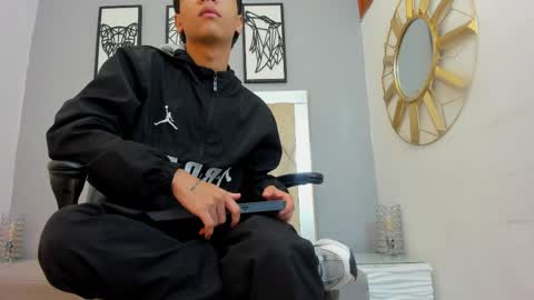 Adams Bobby online show from April 6, 11:11 am