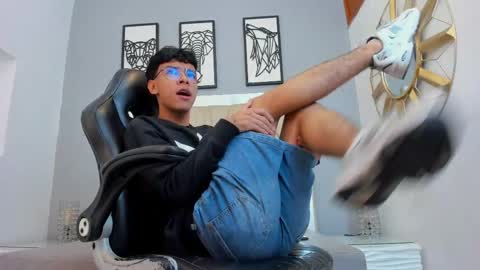 Adams Bobby online show from April 12, 11:04 am