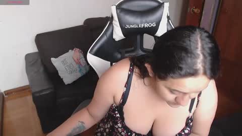 Snapshot of adams_mel chatting on April 24, 12:07 pm adams_mel online show from April 24, 12:07 pm