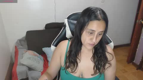 Snapshot of adams_mel chatting on June 7, 11:19 pm adams_mel online show from June 7, 11:19 pm