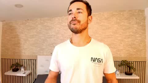 Im Adams Sanz online show from April 8, 9:37 pm