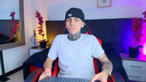 AdamsWalkerr  online show from April 7, 12:38 pm