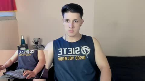 Snapshot of adan_rivas chatting on June 4, 11:11 pm adan online show from June 4, 11:11 pm
