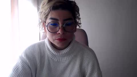 Snapshot of adan_romanoff chatting on May 18, 1:06 pm adan_romanoff online show from May 18, 1:06 pm