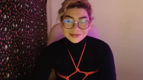 Snapshot of adan_romanoff chatting on May 22, 9:15 am adan_romanoff online show from May 22, 9:15 am
