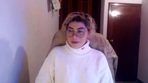 Snapshot of adan_romanoff chatting on May 31, 7:26 am adan_romanoff online show from May 31, 7:26 am