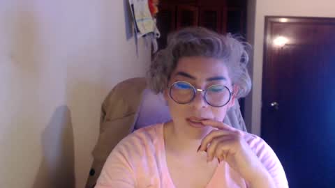 Snapshot of adan_romanoff chatting on June 18, 6:57 am adan_romanoff online show from June 18, 6:57 am
