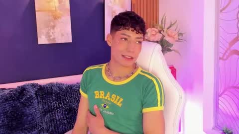 Snapshot of adann_scott chatting on June 22, 12:13 pm Adan online show from June 22, 12:13 pm