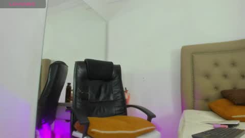 Snapshot of adara_ferrara chatting on April 27, 11:58 pm Adara Ferrara online show from April 27, 11:58 pm