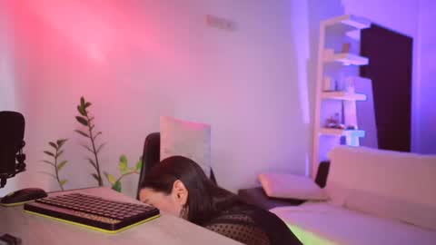 Snapshot of addictsqueen chatting on December 6, 4:36 am ADDICTION online show from December 6, 4:36 am