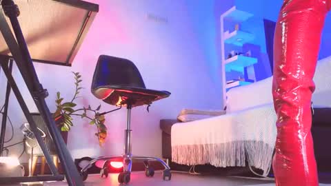 Snapshot of addictsqueen chatting on March 1, 5:09 am ADDICTION online show from March 1, 5:09 am