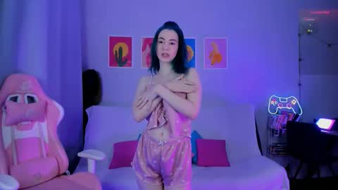 Snapshot of adel_vibes chatting on February 13, 3:02 am Adelle online show from February 13, 3:02 am