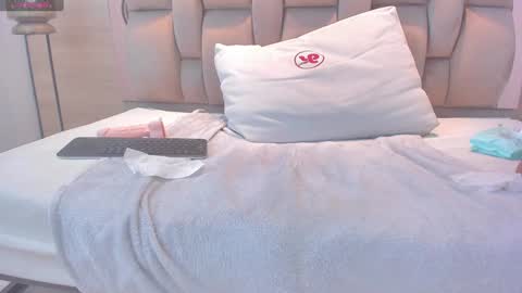Snapshot of adela_chase chatting on February 7, 5:10 am adela chase online show from February 7, 5:10 am
