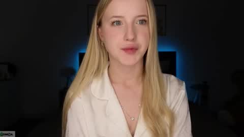 Snapshot of adele_armas chatting on February 4, 8:58 pm Adele online show from February 4, 8:58 pm