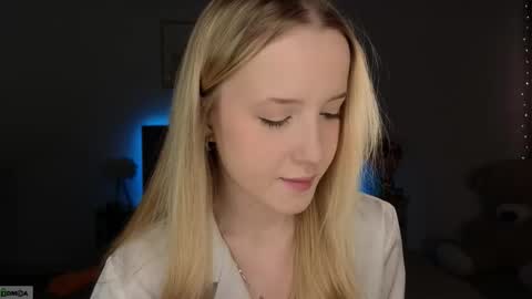 Snapshot of adele_armas chatting on February 19, 9:33 pm Adele online show from February 19, 9:33 pm