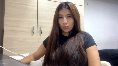 adellein foxx online show from October 16, 5:08 am